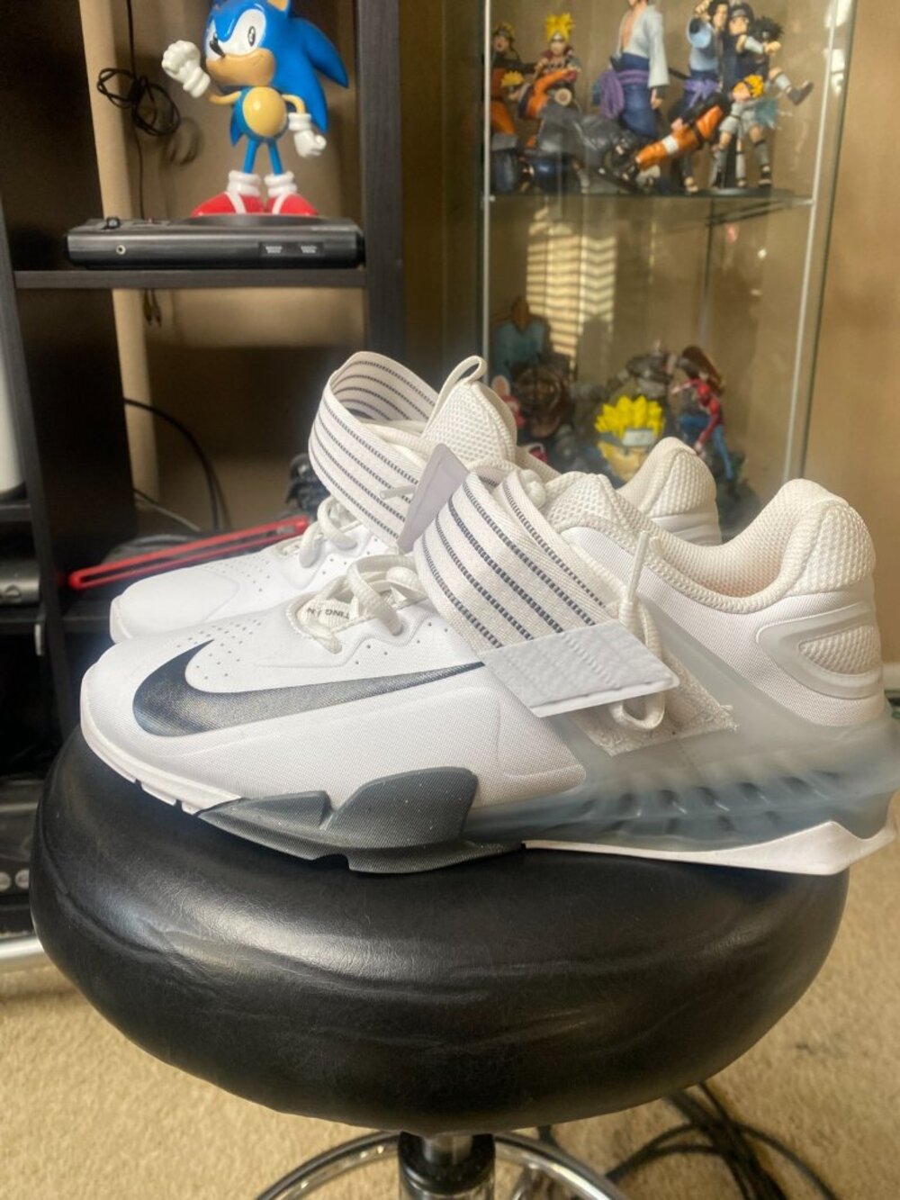Size 8.5 - Nike Savaleos White Black